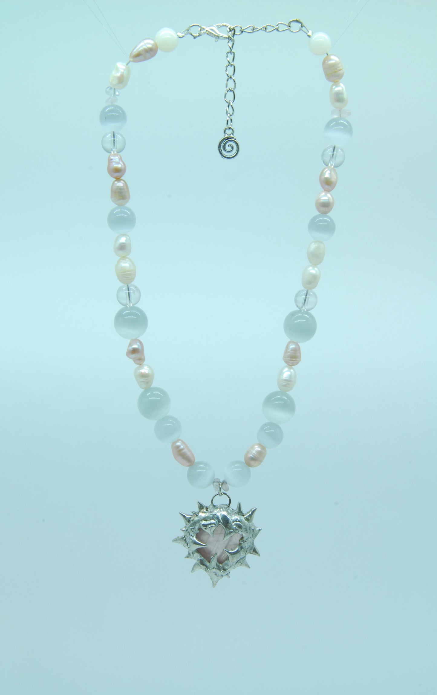 „</3“ -Monoklin pearl chain