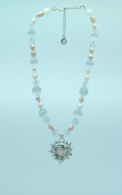 „</3“ -Monoklin pearl chain