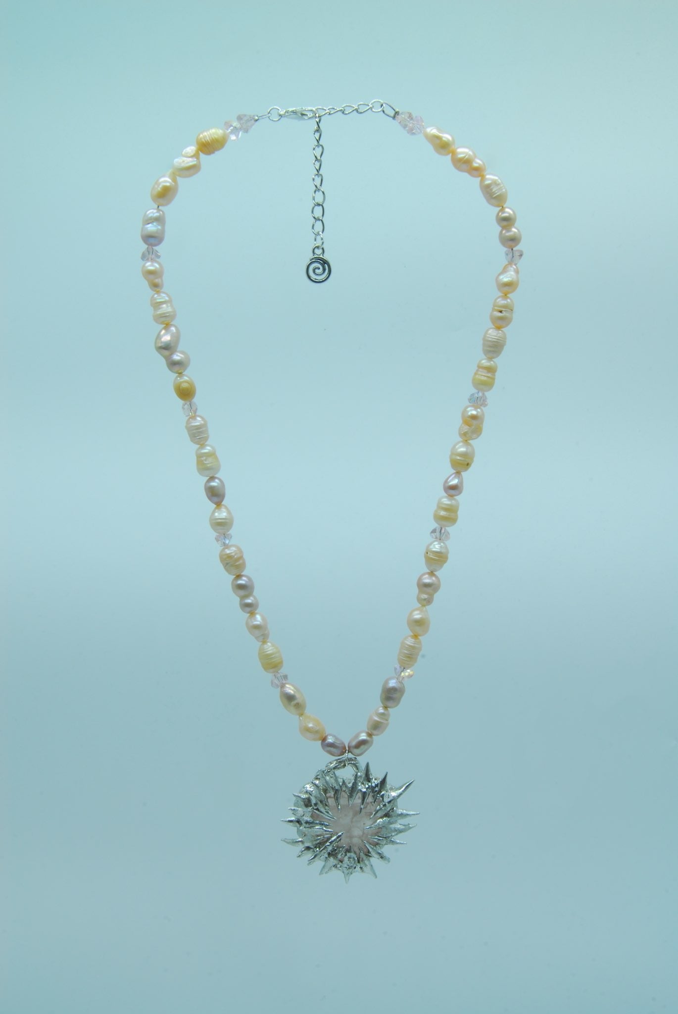 „Jasmine“ -Monoklin pearl chain