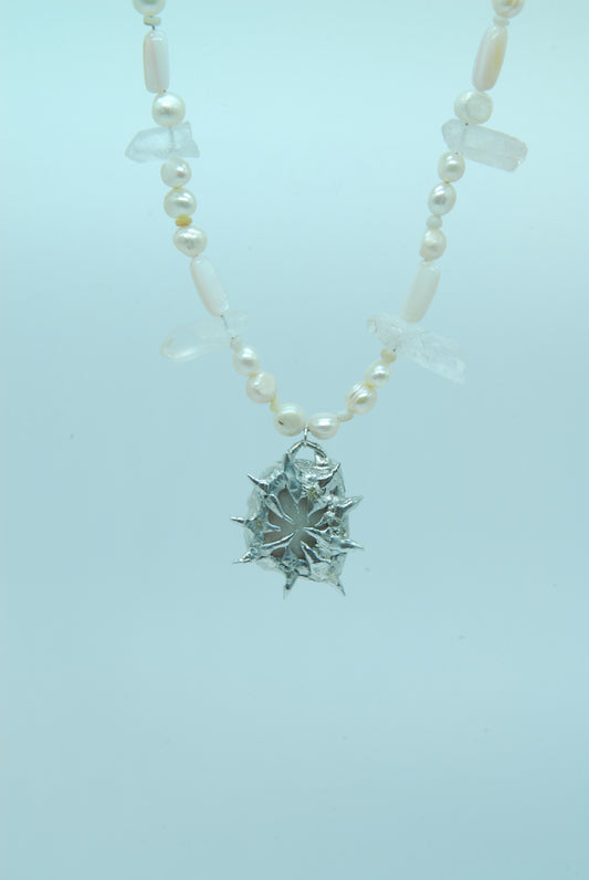 „Ikarus“ -Monoklin pearl chain